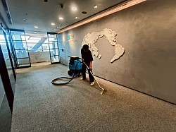 辦公室地毯噴吸回收髒水